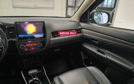 Mitsubishi Outlander III рестайлинг 3, 2019 год, 2 460 000 рублей, 22 фотография