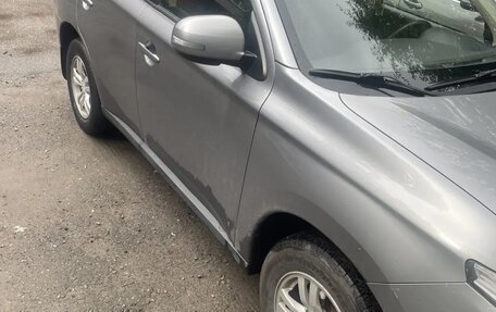 Mitsubishi Outlander III рестайлинг 3, 2012 год, 1 050 000 рублей, 2 фотография