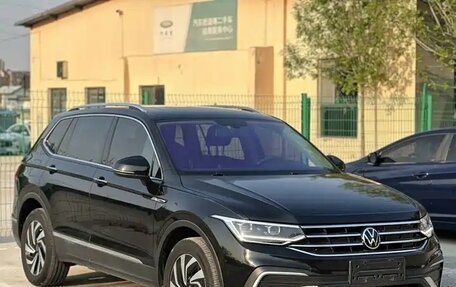 Volkswagen Tiguan II, 2023 год, 2 707 650 рублей, 3 фотография