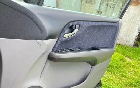 Honda Stream II, 2009 год, 1 200 000 рублей, 20 фотография