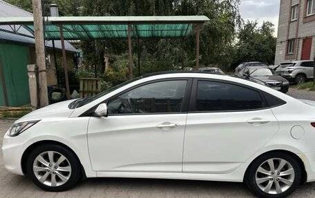 Hyundai Solaris II рестайлинг, 2011 год, 875 000 рублей, 4 фотография