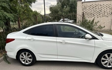 Hyundai Solaris II рестайлинг, 2011 год, 875 000 рублей, 2 фотография