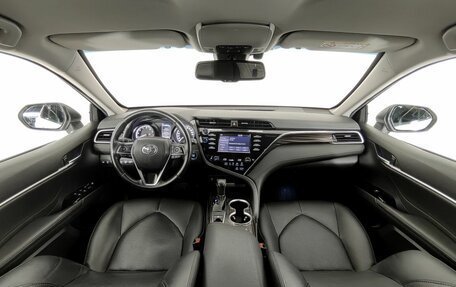 Toyota Camry, 2020 год, 3 100 000 рублей, 10 фотография