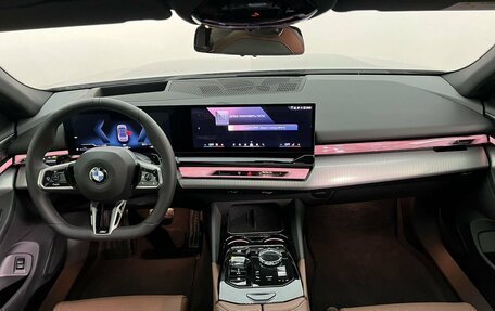 BMW 5 серия, 2025 год, 9 300 000 рублей, 10 фотография