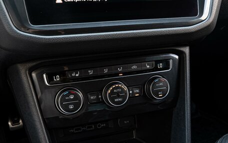 Volkswagen Tiguan II, 2018 год, 2 015 000 рублей, 15 фотография