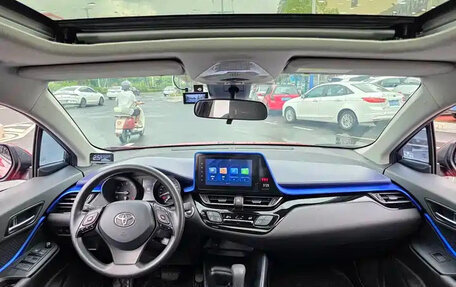 Toyota C-HR I рестайлинг, 2022 год, 1 690 500 рублей, 5 фотография
