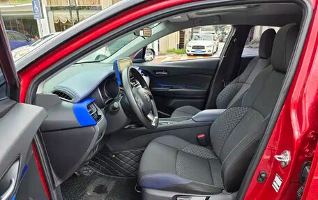 Toyota C-HR I рестайлинг, 2022 год, 1 690 500 рублей, 6 фотография