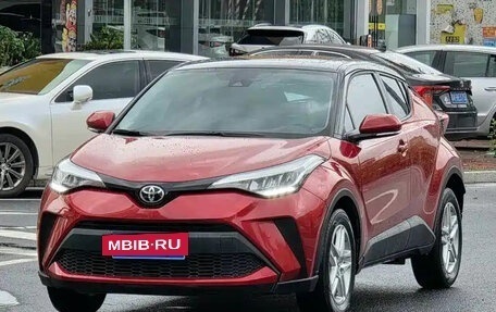 Toyota C-HR I рестайлинг, 2022 год, 1 690 500 рублей, 2 фотография