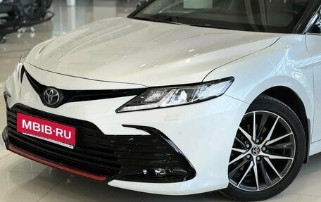 Toyota Camry, 2021 год, 3 350 000 рублей, 2 фотография