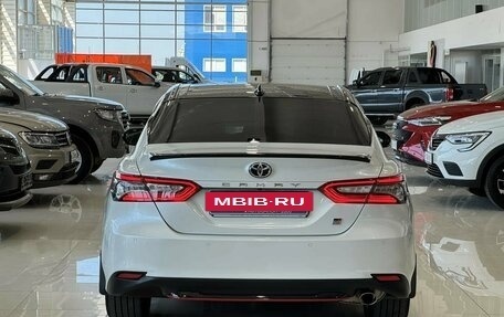 Toyota Camry, 2021 год, 3 350 000 рублей, 10 фотография