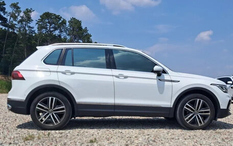 Volkswagen Tiguan II, 2022 год, 2 900 000 рублей, 3 фотография