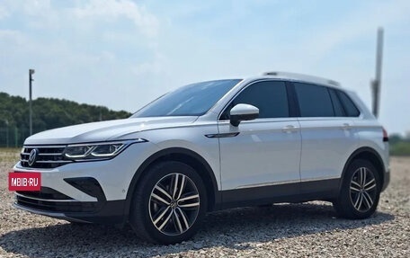Volkswagen Tiguan II, 2022 год, 2 900 000 рублей, 8 фотография