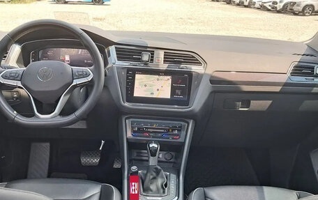 Volkswagen Tiguan II, 2022 год, 2 900 000 рублей, 10 фотография