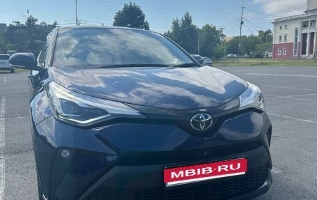 Toyota C-HR I рестайлинг, 2020 год, 2 350 000 рублей, 5 фотография