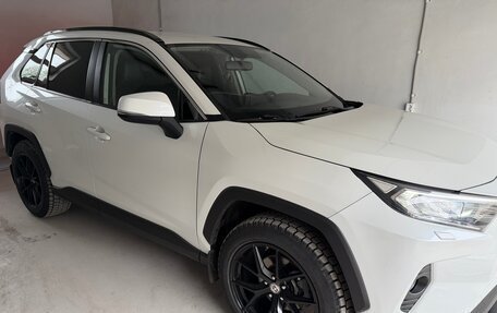 Toyota RAV4, 2020 год, 3 980 000 рублей, 2 фотография