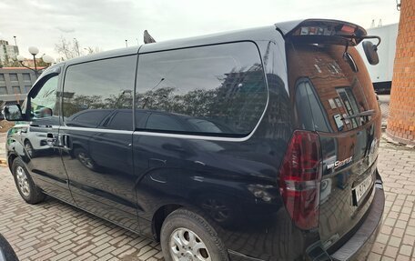 Hyundai Grand Starex Grand Starex I рестайлинг 2, 2015 год, 1 880 000 рублей, 6 фотография
