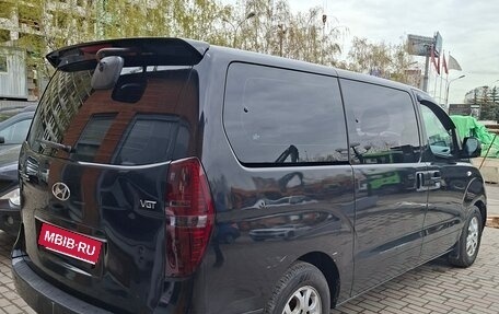 Hyundai Grand Starex Grand Starex I рестайлинг 2, 2015 год, 1 880 000 рублей, 5 фотография