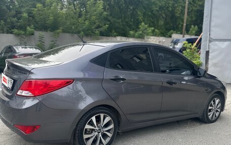 Hyundai Solaris II рестайлинг, 2015 год, 945 000 рублей, 5 фотография