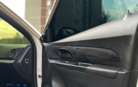 Chevrolet Cruze II, 2011 год, 700 000 рублей, 19 фотография