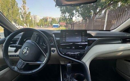 Toyota Camry, 2022 год, 3 950 000 рублей, 6 фотография