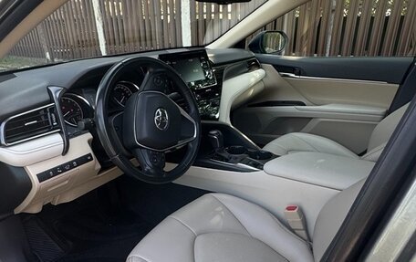 Toyota Camry, 2022 год, 3 950 000 рублей, 4 фотография