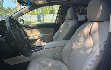 Toyota Camry, 2022 год, 3 950 000 рублей, 9 фотография