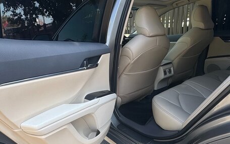 Toyota Camry, 2022 год, 3 950 000 рублей, 8 фотография