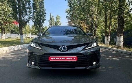 Toyota Camry, 2022 год, 3 950 000 рублей, 2 фотография