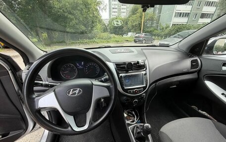 Hyundai Solaris II рестайлинг, 2011 год, 680 000 рублей, 10 фотография