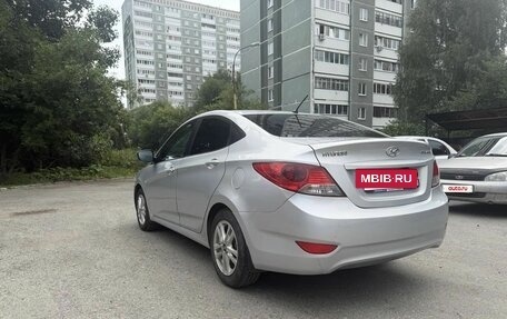 Hyundai Solaris II рестайлинг, 2011 год, 680 000 рублей, 4 фотография