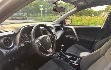 Toyota RAV4, 2015 год, 1 650 000 рублей, 12 фотография
