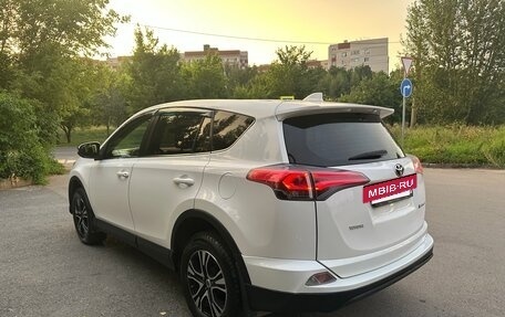 Toyota RAV4, 2015 год, 1 650 000 рублей, 9 фотография