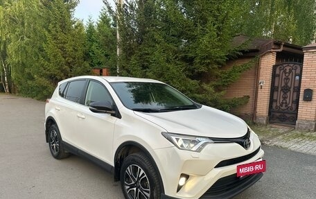 Toyota RAV4, 2015 год, 1 650 000 рублей, 5 фотография