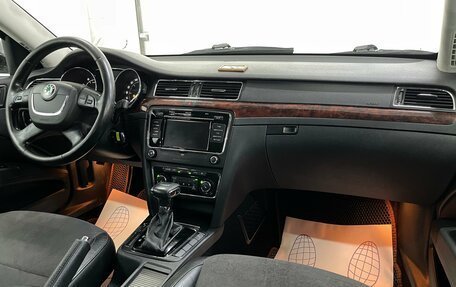 Skoda Superb III рестайлинг, 2012 год, 999 000 рублей, 11 фотография