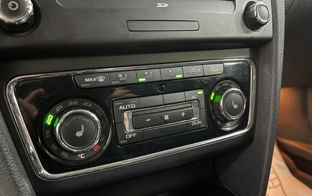 Skoda Superb III рестайлинг, 2012 год, 999 000 рублей, 16 фотография