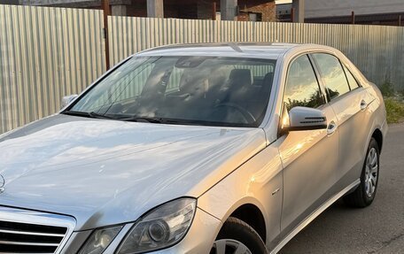 Mercedes-Benz E-Класс, 2011 год, 1 125 000 рублей, 22 фотография