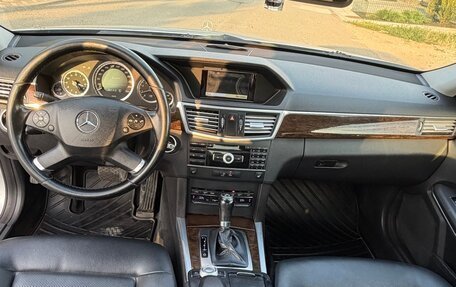 Mercedes-Benz E-Класс, 2011 год, 1 125 000 рублей, 24 фотография