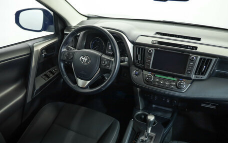 Toyota RAV4, 2018 год, 2 499 000 рублей, 9 фотография