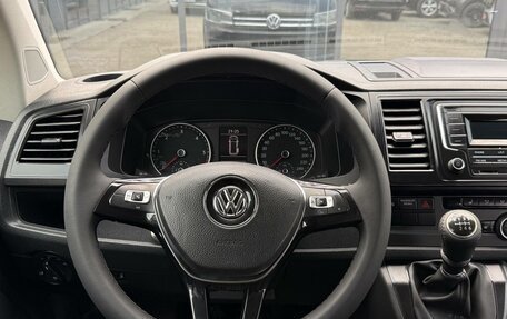 Volkswagen Caravelle T6 рестайлинг, 2017 год, 2 299 000 рублей, 8 фотография