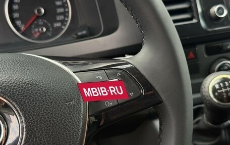 Volkswagen Caravelle T6 рестайлинг, 2017 год, 2 299 000 рублей, 10 фотография