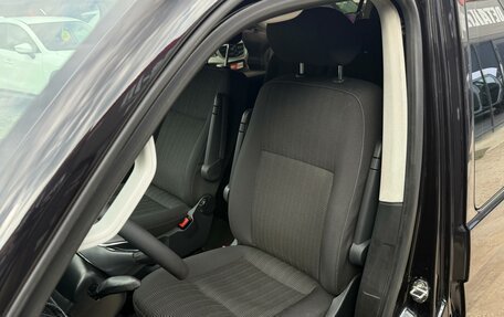 Volkswagen Caravelle T6 рестайлинг, 2017 год, 2 299 000 рублей, 12 фотография