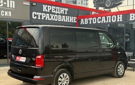 Volkswagen Caravelle T6 рестайлинг, 2017 год, 2 299 000 рублей, 19 фотография