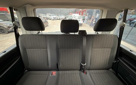 Volkswagen Caravelle T6 рестайлинг, 2017 год, 2 299 000 рублей, 22 фотография
