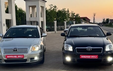 Toyota Avensis III рестайлинг, 2004 год, 650 000 рублей, 1 фотография