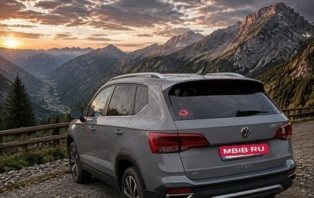 Volkswagen Taos, 2022 год, 1 700 000 рублей, 2 фотография