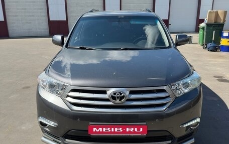 Toyota Highlander III, 2012 год, 1 599 000 рублей, 2 фотография