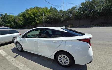 Toyota Prius IV XW50, 2019 год, 1 800 000 рублей, 5 фотография