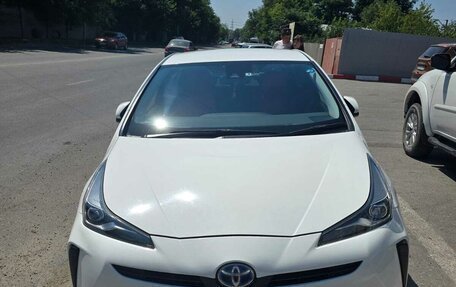 Toyota Prius IV XW50, 2019 год, 1 800 000 рублей, 7 фотография