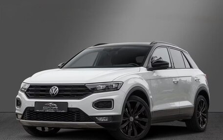 Volkswagen T-Roc I, 2023 год, 2 235 000 рублей, 1 фотография