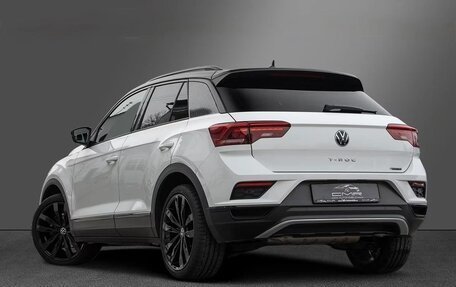 Volkswagen T-Roc I, 2023 год, 2 235 000 рублей, 5 фотография